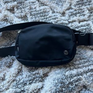 lululemon belt bag black